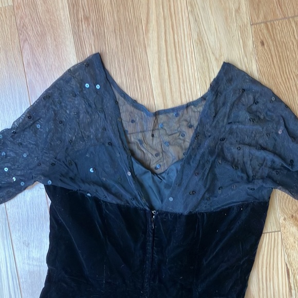 Incredible vintage Michelle Vincent velvet and mesh gown. - Picture 3 of 4